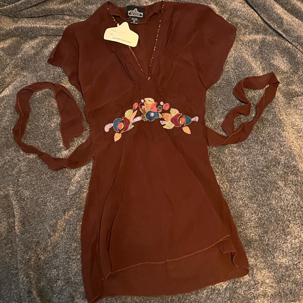 Brown v-neck tie shirt (Y2K)